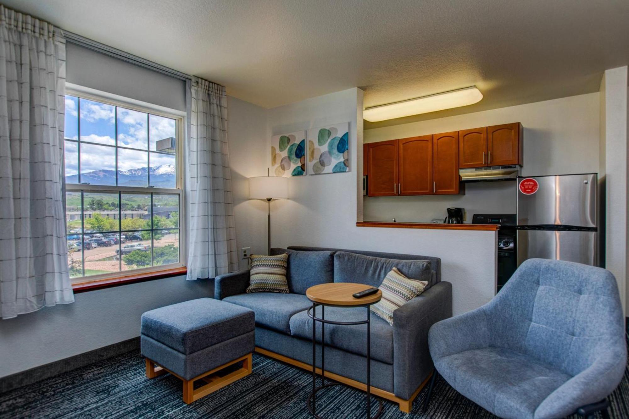Two-Bedroom Suite,1634423624:JPEG