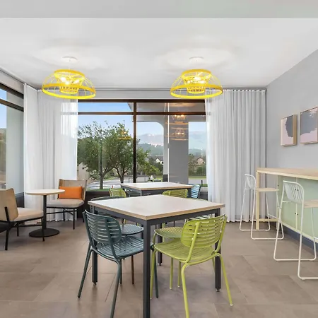 Spark By Hilton Colorado Springs I 25 Central-2